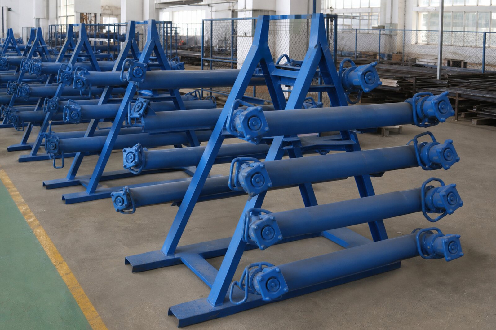 Hydraulic props arranged for factory inspection