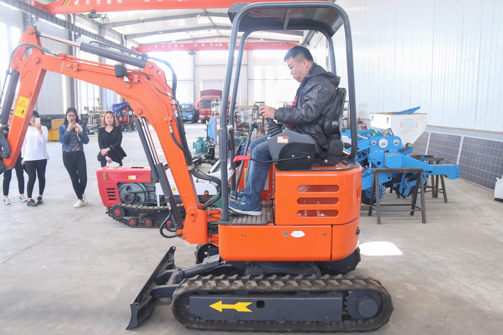 Compact excavator function check on the Zhongmei factory floor